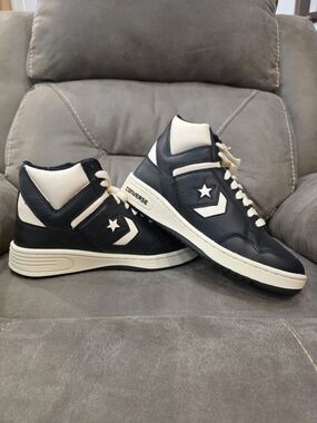 Converse Weapon -Men’s Navy and Cream Mid-Top Athletic Sneakers